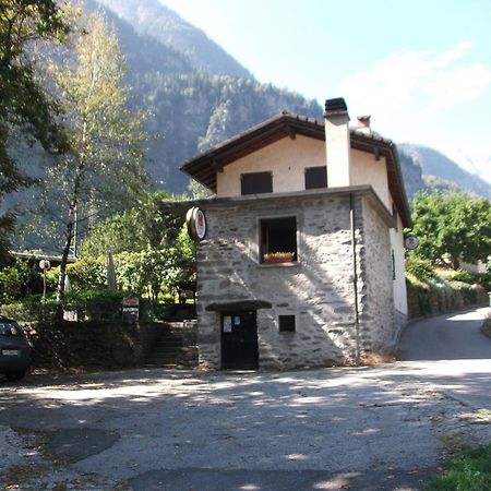 Grotto Pergola Panzió Giornico Kültér fotó