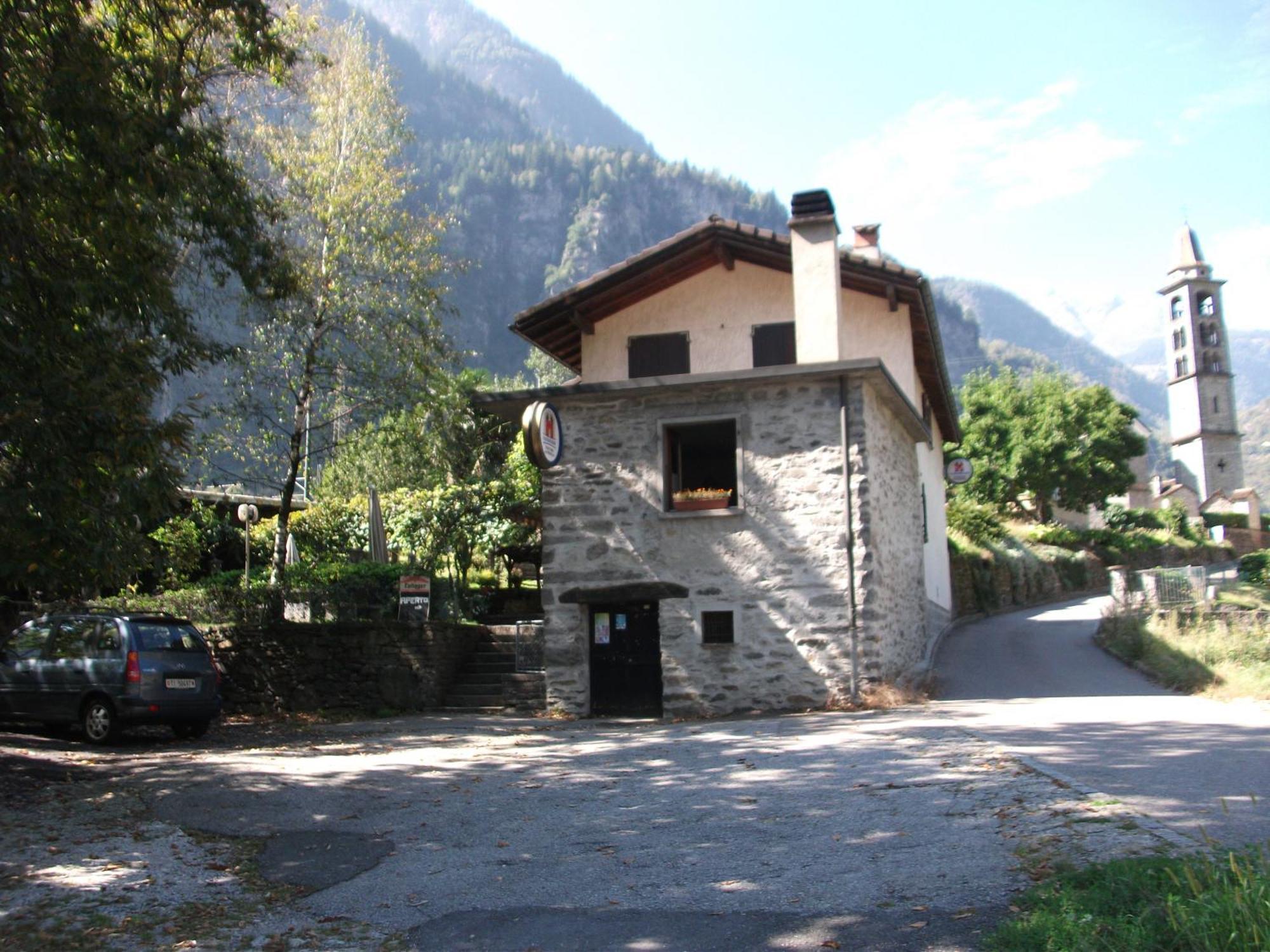 Grotto Pergola Panzió Giornico Kültér fotó