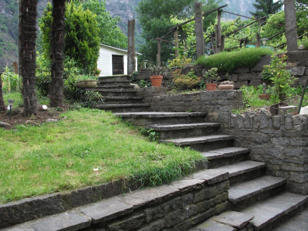 Grotto Pergola Panzió Giornico Kültér fotó